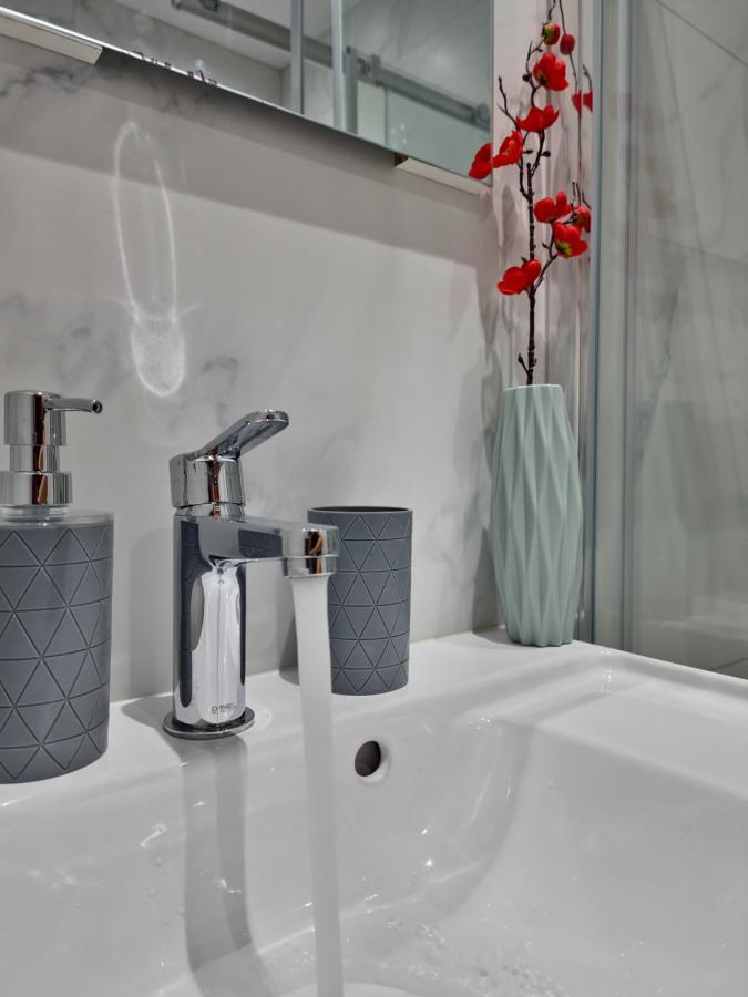 Carisa Deluxe Apartment With Jacuzzi ラルナカ エクステリア 写真