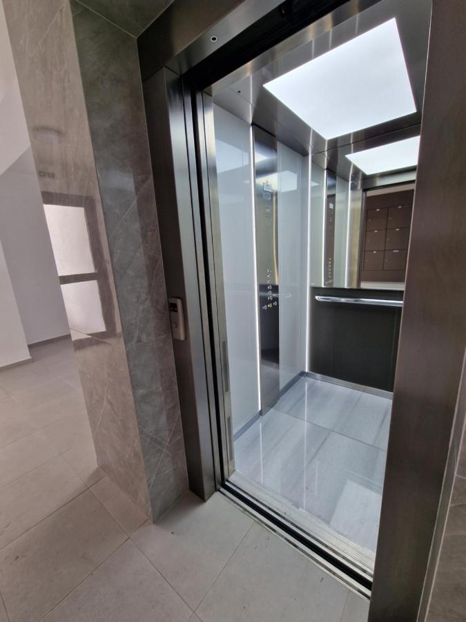 Carisa Deluxe Apartment With Jacuzzi ラルナカ エクステリア 写真