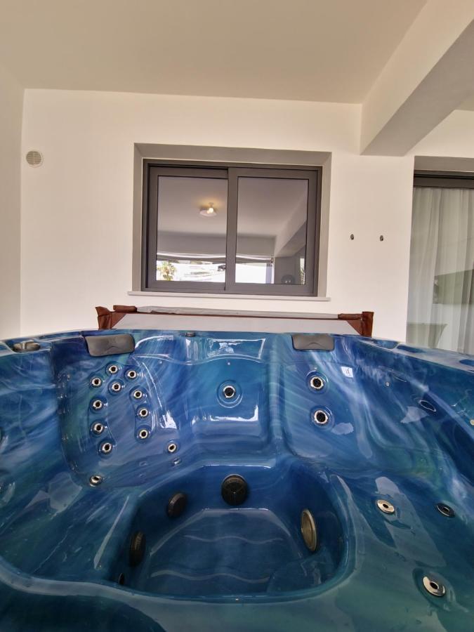 Carisa Deluxe Apartment With Jacuzzi ラルナカ エクステリア 写真