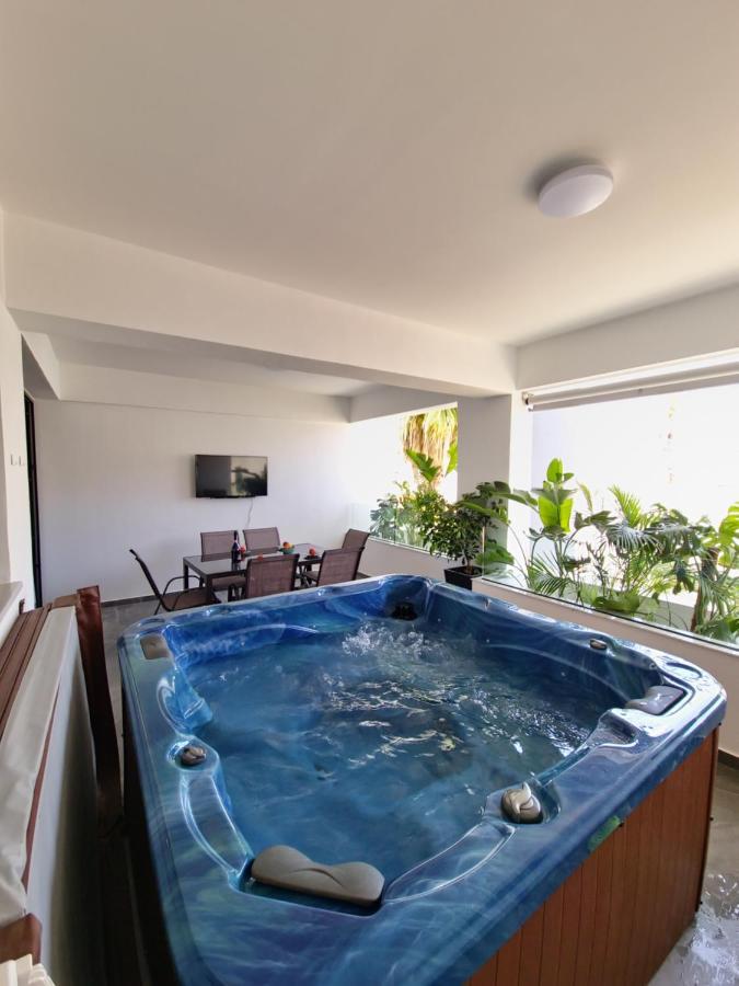 Carisa Deluxe Apartment With Jacuzzi ラルナカ エクステリア 写真